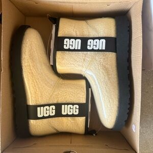 UGG Classic Clear Mini Boot Natural Black Women's size 8